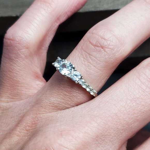 Size 7 Sterling Silver White Sapphire Tiered Gemstone Band Ring - Picture 3 of 8